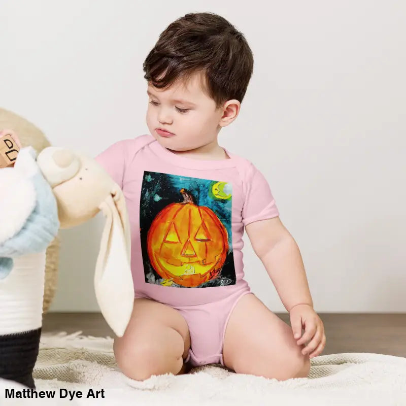 Adorable jack-o’-lantern design on a pink Halloween-themed bodysuit for babies