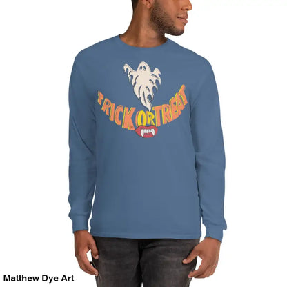 Long-sleeved Halloween shirt Ghostly Grin offers spooktacular comfort for all